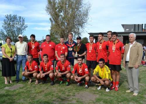 Altona Magic with the trophy; photo: informator.ws